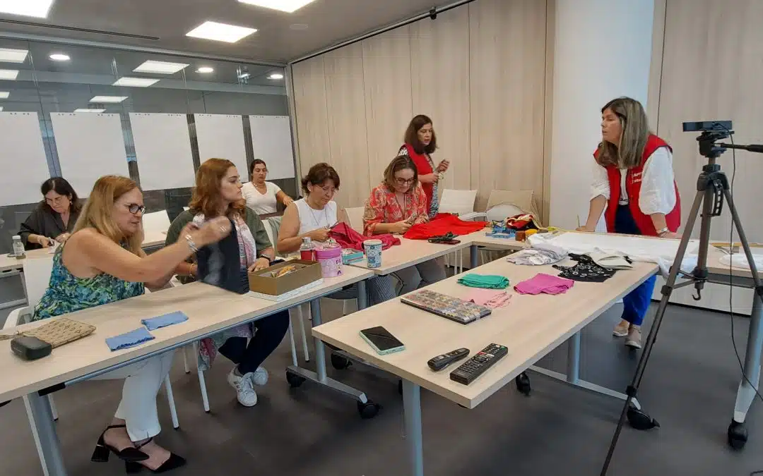 Voluntários MAPFRE: Aprendemos a fazer Toucas Solidárias