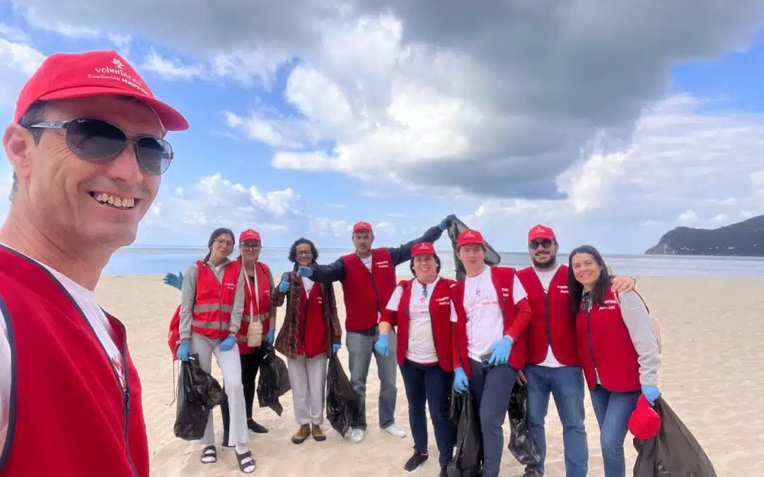 Limpeza de Praias Mobiliza Voluntários MAPFRE