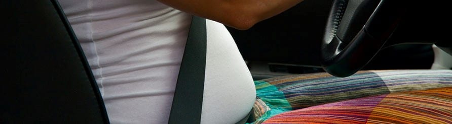Conselhos sobre o uso do cinto nas mulheres grávidas.