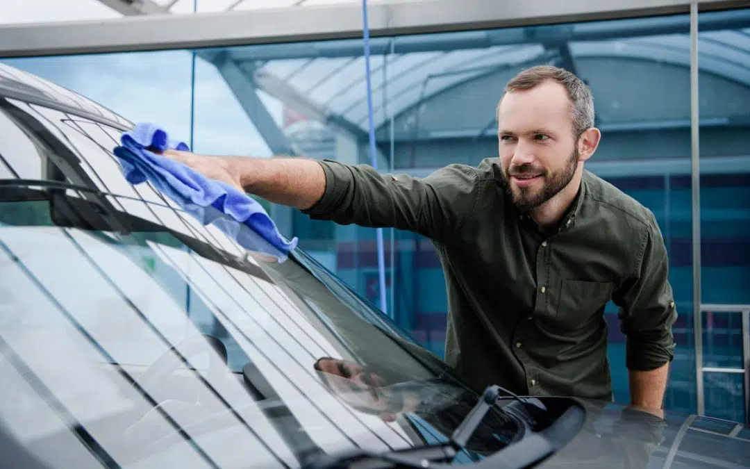 Como limpar os vidros do carro?
