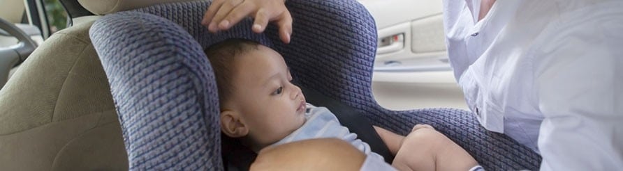 Qual a melhor forma de evitar as temidas lesões no pescoço da criança no carro?
